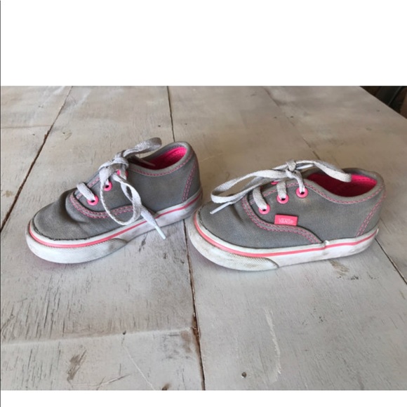 Gray van - Picture 2 of 5